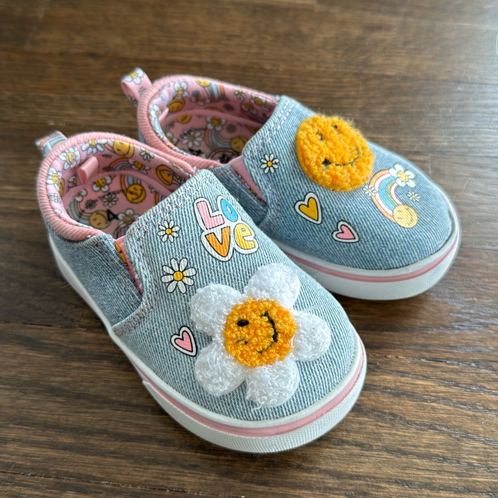 Wonder Nation shoes size 4